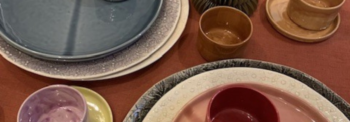 Kleur op tafel - bij glazuur aardewerk