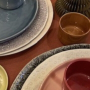 Kleur op tafel - bij glazuur aardewerk