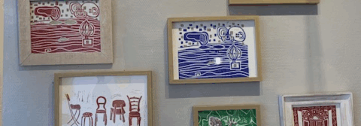 Linogravures van Claudia Hoogveld bij glazuur aardewerk