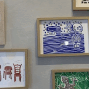 Linogravures van Claudia Hoogveld bij glazuur aardewerk